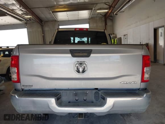 ✅ 2024 Ram 2500 Tradesman • VIN: 3C6UR5CL5RG234130 • Lot: 43016030. Wystawiony na IAAI z przebiegiem 27 363 mil. Bezpłatny archiwum sprzedaży aukcyjnych z USA i szczegółowy raport historii pojazdu na DreamBid. Zdjęcie 16.