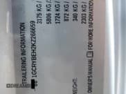 ✅ 2019 Chevrolet Silverado 1500 Custom • VIN: 1GCRYBEH2KZ266659 • Lot: 50684955. Wystawiony na Copart z przebiegiem 110 595 mil. Bezpłatny archiwum sprzedaży aukcyjnych z USA i szczegółowy raport historii pojazdu na DreamBid. Zdjęcie 12.