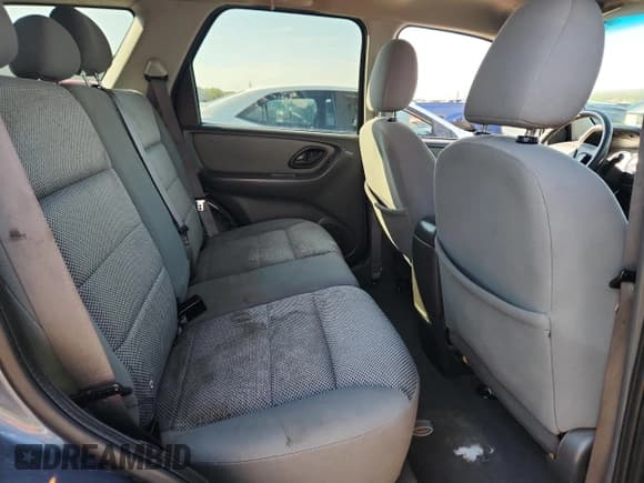 ✅ 2005 Ford Escape XLT • VIN: 1FMYU03105KB07391 • Lot: 85858105. Wystawiony na Copart z przebiegiem 127 907 mil. Bezpłatny archiwum sprzedaży aukcyjnych z USA i szczegółowy raport historii pojazdu na DreamBid. Zdjęcie 11.