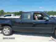 1999 Chevrolet Silverado 1500 LS z VIN 2GCEK19TXX1209019, wystawiony jako IAAI lot #43216391 z przebiegiem Nie podano mil oraz . Historia ofert i sprzedaży dostępna na DreamBid. Obrazek 13.