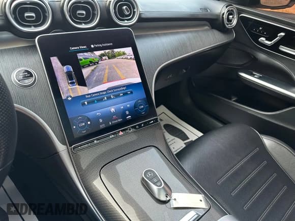 ✅ 2022 Mercedes-Benz C 300 • VIN: W1KAF4HB6NR066528 • Lot: 68215355. Wystawiony na Copart z przebiegiem 63 322 mil. Bezpłatny archiwum sprzedaży aukcyjnych z USA i szczegółowy raport historii pojazdu na DreamBid. Zdjęcie 11.