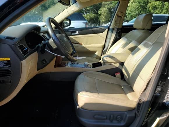 2013 Hyundai Genesis R-Spec z VIN KMHGC4DHXDU243354, wystawiony jako Copart lot #72774284 z przebiegiem 135 387 mil mil oraz Szkoda całkowita • Salvage title. Historia ofert i sprzedaży dostępna na DreamBid. Obrazek 7.