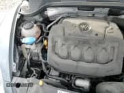 ✅ 2018 Volkswagen Beetle S • VIN: 3VW5DAAT5JM504726 • Lot: 90265095. Wystawiony na Copart z przebiegiem 43 525 mil. Bezpłatny archiwum sprzedaży aukcyjnych z USA i szczegółowy raport historii pojazdu na DreamBid. Zdjęcie 13.