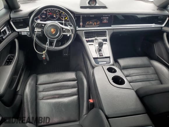 ✅ 2018 Porsche Panamera • VIN: WP0CB2A76JL190465 • Lot: 69344615. Wystawiony na Copart z przebiegiem 146 962 mil. Bezpłatny archiwum sprzedaży aukcyjnych z USA i szczegółowy raport historii pojazdu na DreamBid. Zdjęcie 8.