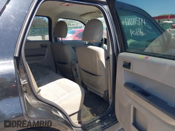 ✅ 2011 Ford Escape XLT • VIN: 1FMCU9DG8BKA57174 • Лот: 42071574. Опубликован ранее на IAAI с пробегом 177 282 миль. Бесплатный доступ к архиву аукционных продаж из США и подробный отчёт об истории автомобиля на DreamBid. Изображение 8.