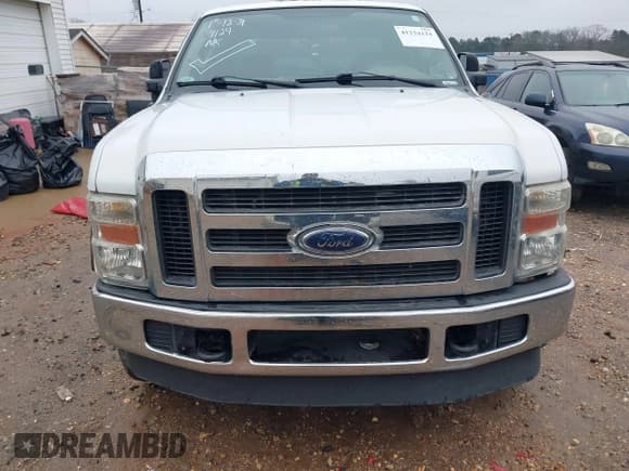 ✅ 2010 Ford F-250 XL • VIN: 1FTSW2B56AEA37604 • Lot: 41234124. Listed on IAAI with 210,940 mi. Free auction sales archive from the USA and detailed vehicle history report at DreamBid. Image 13.