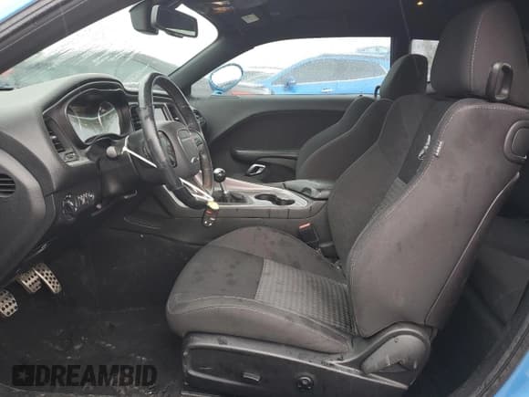 ✅ 2019 Dodge Challenger R/T Scat Pack • VIN: 2C3CDZFJ2KH675244 • Lot: 51374964. Wystawiony na Copart z przebiegiem 30 272 mil. Bezpłatny archiwum sprzedaży aukcyjnych z USA i szczegółowy raport historii pojazdu na DreamBid. Zdjęcie 7.