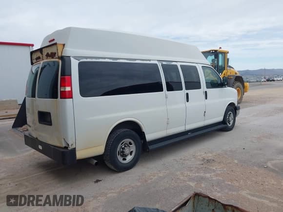 ✅ 2011 Chevrolet Express Passenger 1LT • VIN: 1GAZG1FG5B1106432 • Lot: 42356831. Wystawiony na IAAI z przebiegiem 216 679 mil. Bezpłatny archiwum sprzedaży aukcyjnych z USA i szczegółowy raport historii pojazdu na DreamBid. Zdjęcie 4.