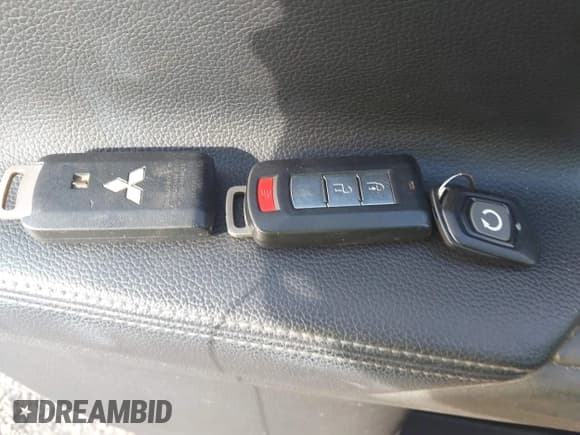 ✅ 2015 Mitsubishi Outlander SE • VIN: JA4AZ3A30FZ008232 • Lot: 43342776. Listed on IAAI with 114,298 mi. Free auction sales archive from the USA and detailed vehicle history report at DreamBid. Image 11.