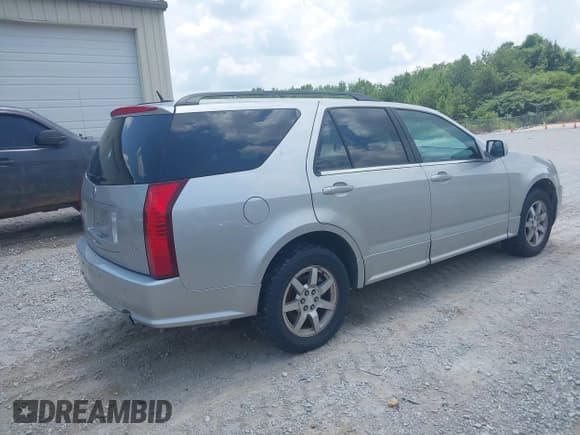 ✅ 2006 Cadillac SRX • VIN: 1GYEE637460194652 • Lot: 42696978. Wystawiony na IAAI z przebiegiem 73 868 mil. Bezpłatny archiwum sprzedaży aukcyjnych z USA i szczegółowy raport historii pojazdu na DreamBid. Zdjęcie 4.