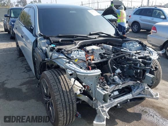 ✅ 2025 BMW i7 eDrive50 • VIN: WBY43EJ04SCT76687 • Lot: 42987154. Listed on IAAI with 6,358 mi. Free auction sales archive from the USA and detailed vehicle history report at DreamBid. Image 6.