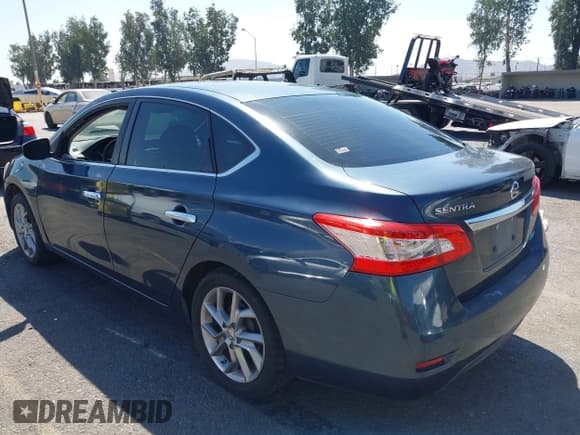 ✅ 2014 Nissan Sentra SV • VIN: 3N1AB7APXEL657940 • Lot: 43131582. Wystawiony na IAAI z przebiegiem 140 800 mil. Bezpłatny archiwum sprzedaży aukcyjnych z USA i szczegółowy raport historii pojazdu na DreamBid. Zdjęcie 3.