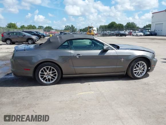 2014 Ford Mustang V6 с VIN 1ZVBP8EM8E5214546, выставлен на аукционе IAAI как лот 42773010 с пробегом 132 666 миль миль и . История ставок и продаж доступна на DreamBid. Изображение 13.