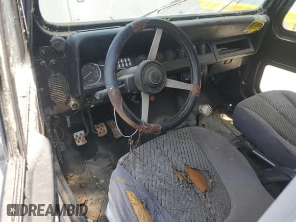 ✅ 1989 Jeep Wrangler S • VIN: 2J4FY19E4KJ161556 • Lot: 59640745. Listed on Copart with 141,519 mi. Free auction sales archive from the USA and detailed vehicle history report at DreamBid. Image 8.