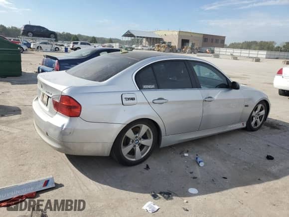 2006 BMW 3 Series 330xi with VIN WBAVD33516KV60834, listed as a Copart auction lot 84768425 with 182,972 mi miles and Salvage title. Bid and sale history available at DreamBid. Image 3.