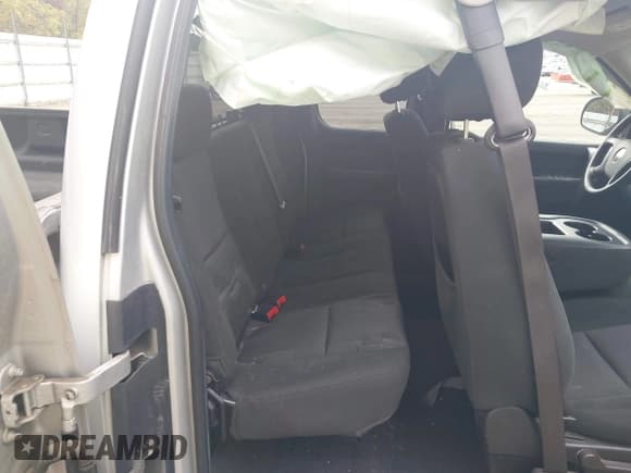 ✅ 2010 Chevrolet Silverado 1500 LS • VIN: 1GCSCREA0AZ144604 • Lot: 43461702. Listed on IAAI with 124,686 mi. Free auction sales archive from the USA and detailed vehicle history report at DreamBid. Image 8.