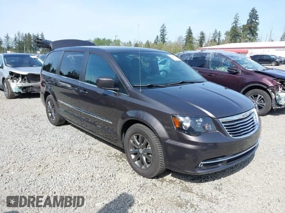 ✅ 2016 Chrysler Town & Country S • VIN: 2C4RC1HG0GR138532 • Lot: 42164215. Listed on IAAI with 55,486 mi. Free auction sales archive from the USA and detailed vehicle history report at DreamBid. Image 1.
