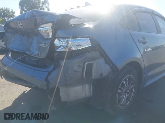 ✅ 2021 Toyota Corolla Hybrid LE • VIN: JTDEAMDE2MJ027345 • Lot: 42920202. Listed on IAAI with 168,228 mi. Free auction sales archive from the USA and detailed vehicle history report at DreamBid. Image 18.