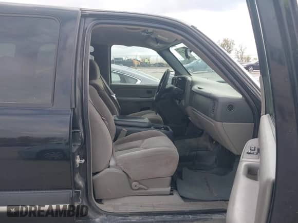 2005 Chevrolet Tahoe LS с VIN 1GNEC13Z15R203115, выставлен на аукционе IAAI как лот 43572478 с пробегом 215 996 миль миль и . История ставок и продаж доступна на DreamBid. Изображение 5.