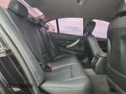 ✅ 2015 BMW 3 Series 320i • VIN: WBA3B1C55FK137465 • Lot: 89930315. Wystawiony na Copart z przebiegiem Nie podano. Bezpłatny archiwum sprzedaży aukcyjnych z USA i szczegółowy raport historii pojazdu na DreamBid. Zdjęcie 10.