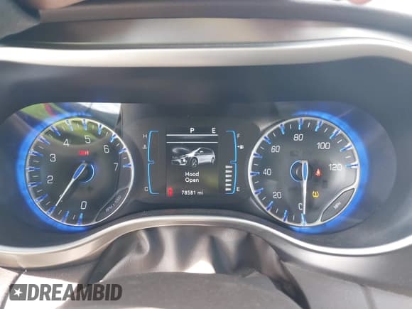 ✅ 2017 Chrysler Pacifica Touring L • VIN: 2C4RC1BG3HR708789 • Lot: 43592303. Wystawiony na IAAI z przebiegiem 78 581 mil. Bezpłatny archiwum sprzedaży aukcyjnych z USA i szczegółowy raport historii pojazdu na DreamBid. Zdjęcie 7.