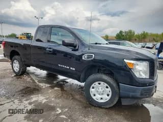 ✅ 2018 Nissan Titan • VIN: 1N6BA1C36JN520674 • Lot: 69425385. Wystawiony na Copart z przebiegiem 97 848 mil. Bezpłatny archiwum sprzedaży aukcyjnych z USA i szczegółowy raport historii pojazdu na DreamBid. Zdjęcie 4.