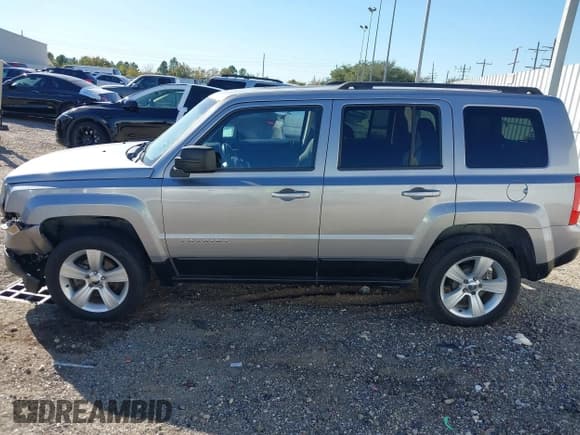✅ 2017 Jeep Patriot High Altitude • VIN: 1C4NJPFA5HD161475 • Лот: 43651461. Опубликован ранее на IAAI с пробегом 108 142 миль. Бесплатный доступ к архиву аукционных продаж из США и подробный отчёт об истории автомобиля на DreamBid. Изображение 14.