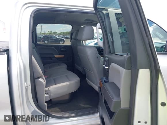 ✅ 2018 Chevrolet Silverado 1500 LTZ • VIN: 3GCUKSEC2JG186129 • Lot: 43319491. Wystawiony na IAAI z przebiegiem 140 452 mil. Bezpłatny archiwum sprzedaży aukcyjnych z USA i szczegółowy raport historii pojazdu na DreamBid. Zdjęcie 8.