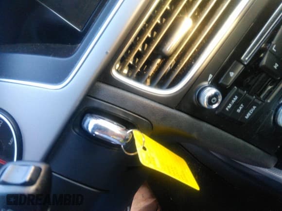 ✅ 2015 Audi A4 Premium • VIN: WAUAFAFL1FN005789 • Lot: 41800560. Wystawiony na IAAI z przebiegiem 114 826 mil. Bezpłatny archiwum sprzedaży aukcyjnych z USA i szczegółowy raport historii pojazdu na DreamBid. Zdjęcie 11.