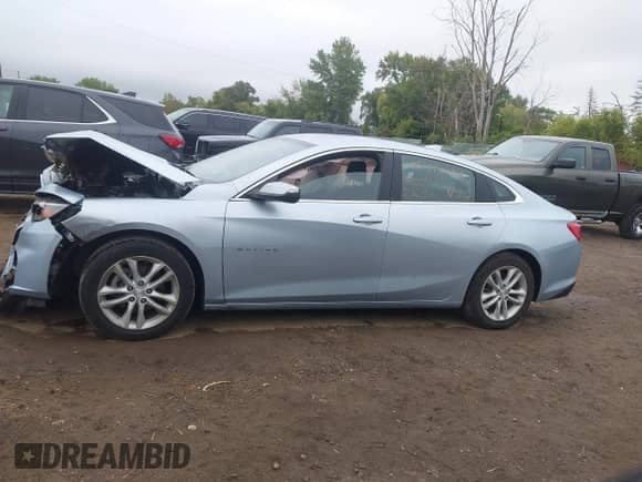 2018 Chevrolet Malibu LT z VIN 1G1ZD5ST8JF206058, wystawiony jako IAAI lot #43398224 z przebiegiem 38 674 mil mil oraz . Historia ofert i sprzedaży dostępna na DreamBid. Obrazek 13.