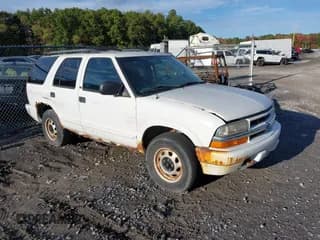 ✅ 2002 Chevrolet Blazer LS • VIN: 1GNDT13W72K220782 • Lot: 43457294. Wystawiony na IAAI z przebiegiem 33 677 mil. Bezpłatny archiwum sprzedaży aukcyjnych z USA i szczegółowy raport historii pojazdu na DreamBid. Zdjęcie 1.