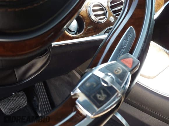 ✅ 2016 Mercedes-Benz S 550 • VIN: WDDUG8FB6GA255136 • Lot: 42761050. Listed on IAAI with Not provided. Free auction sales archive from the USA and detailed vehicle history report at DreamBid. Image 11.