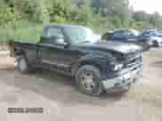 2004 Chevrolet Silverado 1500 Work Truck z VIN 1GCEK14V64Z133889, wystawiony jako Copart lot #67903994 z przebiegiem 118 023 mil mil oraz Czysty tytuł • Clean title. Historia ofert i sprzedaży dostępna na DreamBid. Obrazek 4.