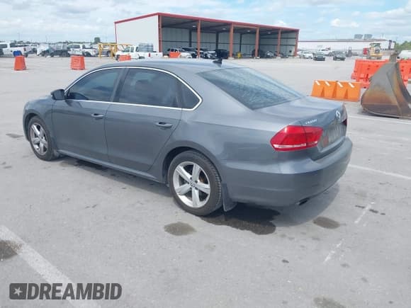 ✅ 2013 Volkswagen Passat SE • VIN: 1VWBH7A32DC134979 • Лот: 43057827. Опубликован ранее на IAAI с пробегом 209 808 миль. Бесплатный доступ к архиву аукционных продаж из США и подробный отчёт об истории автомобиля на DreamBid. Изображение 3.