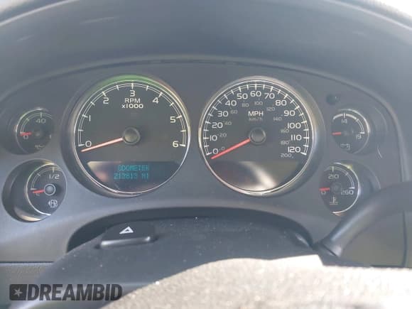 ✅ 2012 Chevrolet Tahoe LT • VIN: 1GNSCBE09CR136655 • Lot: 43491523. Wystawiony na IAAI z przebiegiem 212 813 mil. Bezpłatny archiwum sprzedaży aukcyjnych z USA i szczegółowy raport historii pojazdu na DreamBid. Zdjęcie 7.