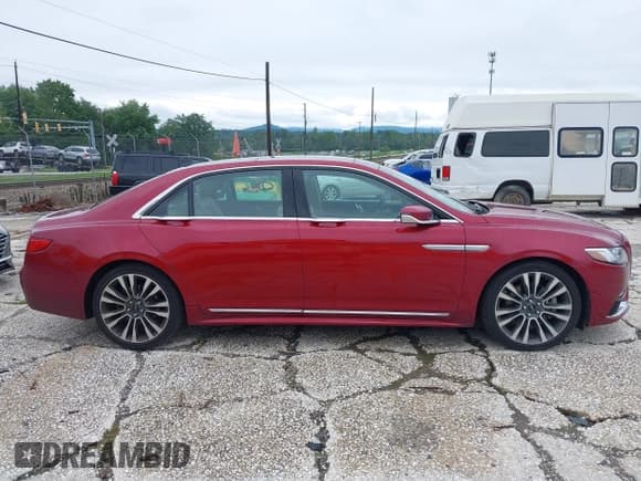✅ 2018 Lincoln Continental Select • VIN: 1LN6L9TK9J5616282 • Lot: 42895118. Wystawiony na IAAI z przebiegiem 106 534 mil. Bezpłatny archiwum sprzedaży aukcyjnych z USA i szczegółowy raport historii pojazdu na DreamBid. Zdjęcie 13.