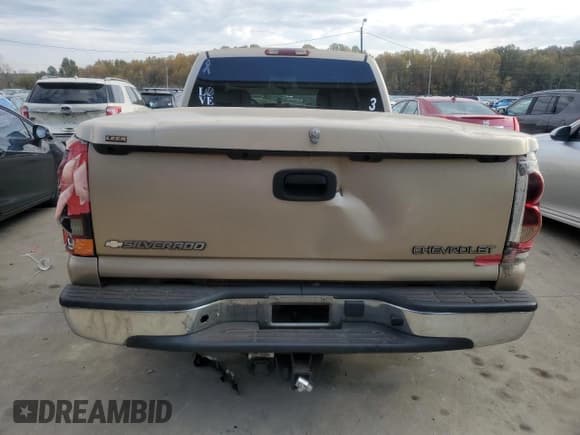✅ 2004 Chevrolet Silverado 1500 LS • VIN: 2GCEC19T641424602 • Лот: 77579784. Опубликован ранее на Copart с пробегом 356 121 миль. Бесплатный доступ к архиву аукционных продаж из США и подробный отчёт об истории автомобиля на DreamBid. Изображение 6.