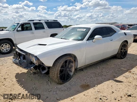 ✅ 2018 Dodge Challenger SXT • VIN: 2C3CDZAG4JH215464 • Лот: 85296145. Опубликован ранее на Copart с пробегом 81 177 миль. Бесплатный доступ к архиву аукционных продаж из США и подробный отчёт об истории автомобиля на DreamBid. Изображение 1.