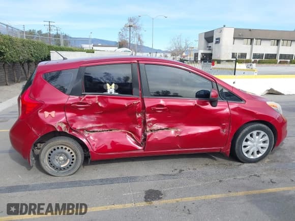 ✅ 2014 Nissan Note S • VIN: 3N1CE2CP5EL385359 • Lot: 41400657. Wystawiony na IAAI z przebiegiem 82 801 mil. Bezpłatny archiwum sprzedaży aukcyjnych z USA i szczegółowy raport historii pojazdu na DreamBid. Zdjęcie 13.