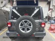 ✅ 2019 Jeep Wrangler Unlimited Sahara • VIN: 1C4HJXEN8KW588369 • Lot: 42581061. Wystawiony na IAAI z przebiegiem 90 710 mil. Bezpłatny archiwum sprzedaży aukcyjnych z USA i szczegółowy raport historii pojazdu na DreamBid. Zdjęcie 17.