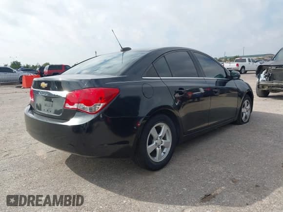 ✅ 2015 Chevrolet Cruze LT • VIN: 1G1PC5SB5F7236069 • Lot: 43532127. Listed on IAAI with 117,101 mi. Free auction sales archive from the USA and detailed vehicle history report at DreamBid. Image 4.
