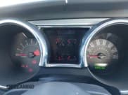 ✅ 2006 Ford Mustang GT Deluxe • VIN: 1ZVFT82H365136022 • Lot: 43614937. Wystawiony na IAAI z przebiegiem 69 894 mil. Bezpłatny archiwum sprzedaży aukcyjnych z USA i szczegółowy raport historii pojazdu na DreamBid. Zdjęcie 7.