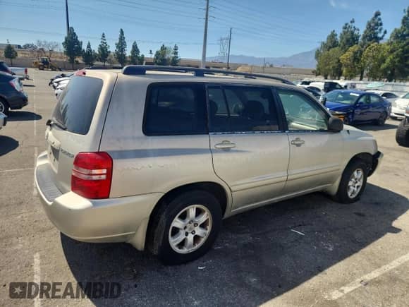 2001 Toyota Highlander с VIN JTEGF21A310007070, выставлен на аукционе Copart как лот 69781195 с пробегом 188 074 миль миль и На запчасти • Non repairable. История ставок и продаж доступна на DreamBid. Изображение 3.