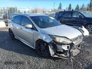 ✅ 2013 Ford Focus ST • VIN: 1FADP3L90DL185539 • Lot: 43757244. Wystawiony na IAAI z przebiegiem 160 521 mil. Bezpłatny archiwum sprzedaży aukcyjnych z USA i szczegółowy raport historii pojazdu na DreamBid. Zdjęcie 1.