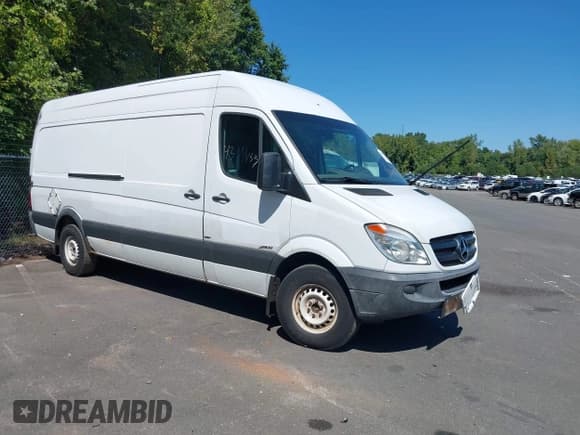 ✅ 2012 Mercedes-Benz Sprinter Cargo • VIN: WD3PE8CB9C5691431 • Lot: 43079853. Wystawiony na IAAI z przebiegiem 392 714 mil. Bezpłatny archiwum sprzedaży aukcyjnych z USA i szczegółowy raport historii pojazdu na DreamBid. Zdjęcie 1.
