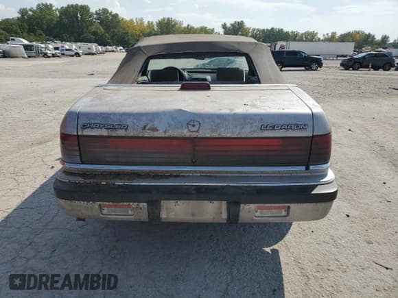 ✅ 1991 Chrysler LeBaron • VIN: 1C3XJ45K0MG149068 • Lot: 80796665. Wystawiony na Copart z przebiegiem 51 529 mil. Bezpłatny archiwum sprzedaży aukcyjnych z USA i szczegółowy raport historii pojazdu na DreamBid. Zdjęcie 6.