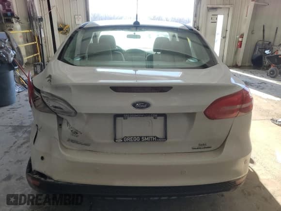 ✅ 2015 Ford Focus SE • VIN: 1FADP3F22FL267712 • Lot: 41647505. Listed on Copart with 33,885 mi. Free auction sales archive from the USA and detailed vehicle history report at DreamBid. Image 6.