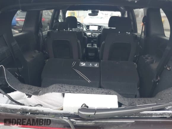 ✅ 2021 Chrysler Pacifica Touring • VIN: 2C4RC3FG0MR567261 • Lot: 43511079. Listed on IAAI with 18,350 mi. Free auction sales archive from the USA and detailed vehicle history report at DreamBid. Image 17.