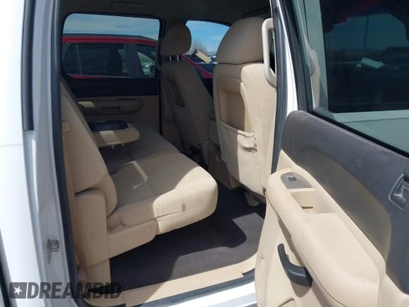 ✅ 2007 Chevrolet Silverado 1500 1LT • VIN: 3GCEC13J97G505483 • Lot: 41911656. Wystawiony na IAAI z przebiegiem 144 415 mil. Bezpłatny archiwum sprzedaży aukcyjnych z USA i szczegółowy raport historii pojazdu na DreamBid. Zdjęcie 8.