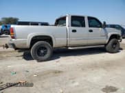 ✅ 2004 GMC Sierra 2500HD SLT • VIN: 1GTHK23274F260887 • Lot: 46898535. Wystawiony na Copart z przebiegiem Nie podano. Bezpłatny archiwum sprzedaży aukcyjnych z USA i szczegółowy raport historii pojazdu na DreamBid. Zdjęcie 3.